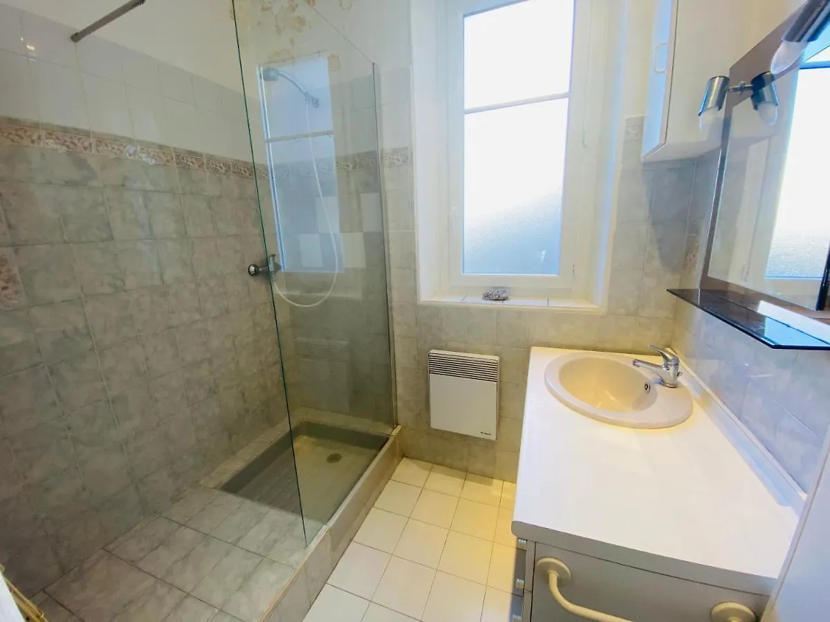 One Bedroom Apartment In Cannes Center A Few Steps From The Croisette And The Martinez Hotel - 2032