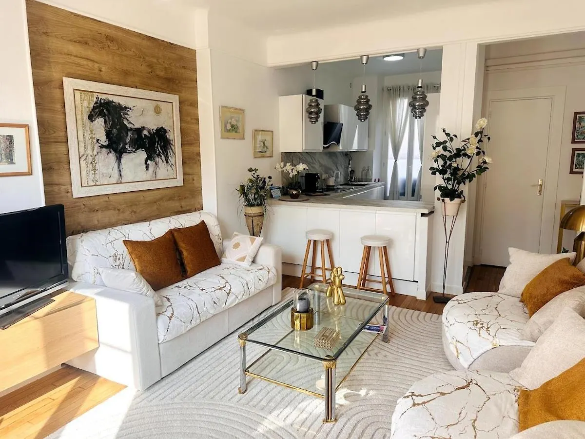 One Bedroom Apartment In Cannes Center A Few Steps From The Croisette And The Martinez Hotel - 2032 France