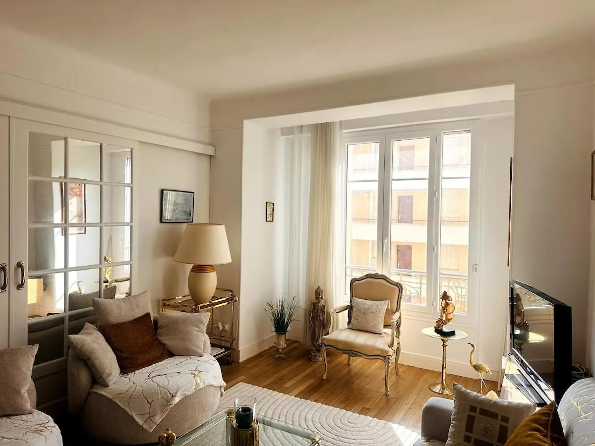 One Bedroom Apartment In Cannes Center A Few Steps From The Croisette And The Martinez Hotel - 2032 France