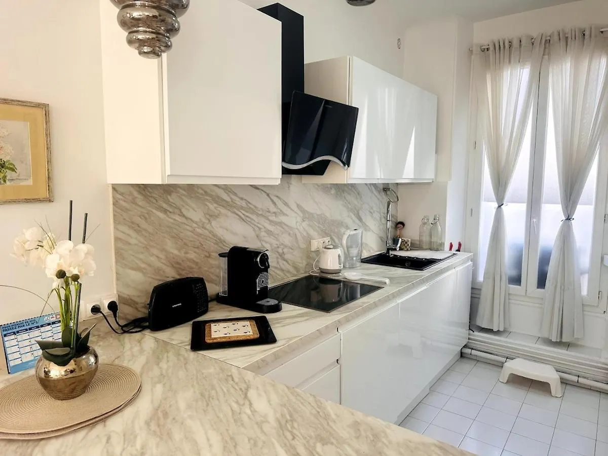 One Bedroom Apartment In Cannes Center A Few Steps From The Croisette And The Martinez Hotel - 2032