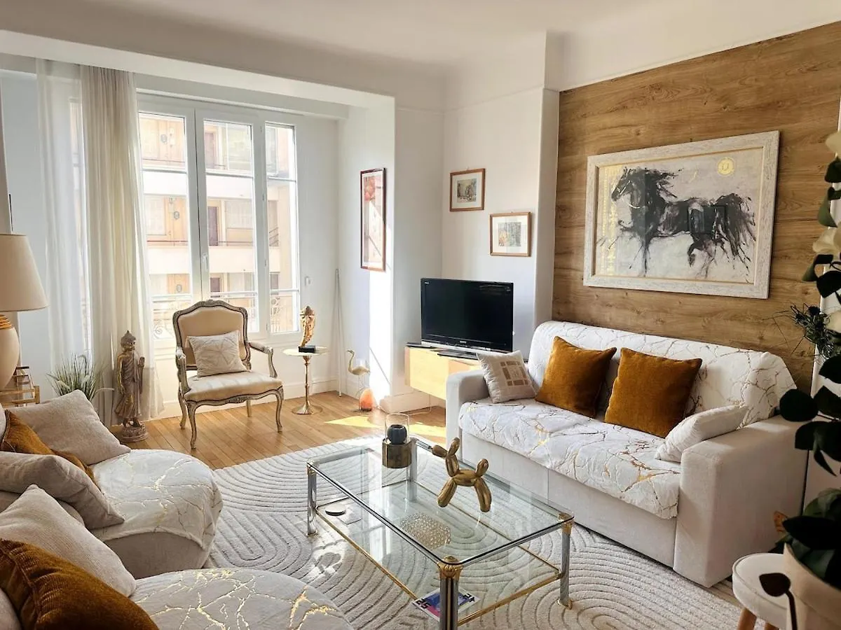 One Bedroom Apartment In Cannes Center A Few Steps From The Croisette And The Martinez Hotel - 2032