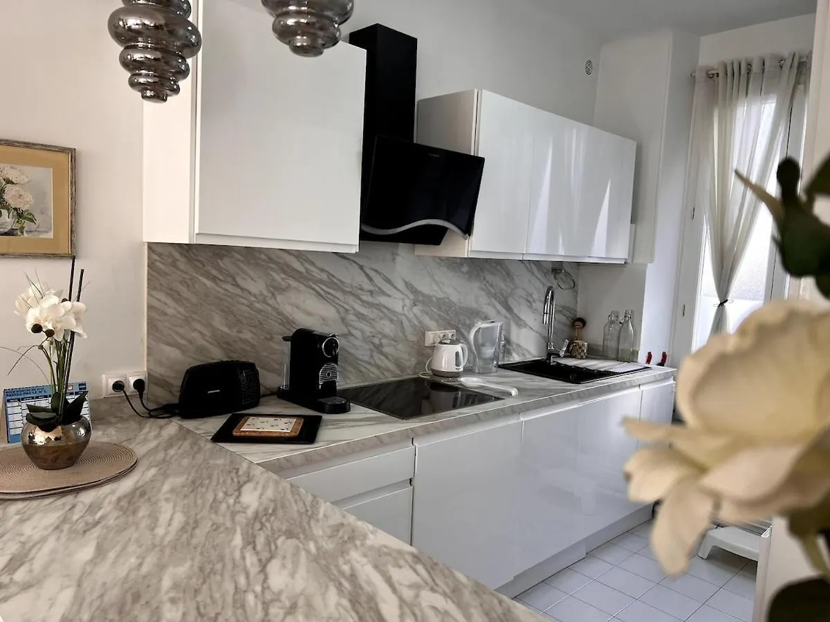 One Bedroom Apartment In Cannes Center A Few Steps From The Croisette And The Martinez Hotel - 2032 Frankrike